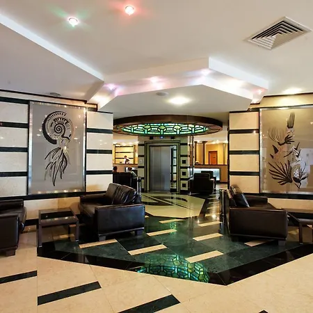 Private In Emerald アパート